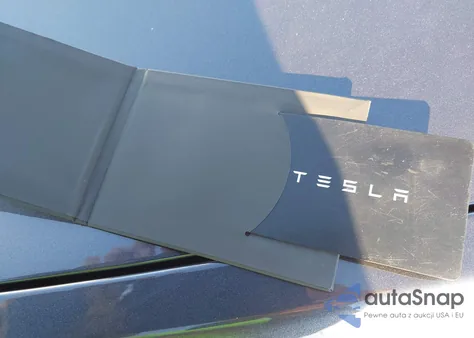 2024 Tesla Model Y Long Range Dual Motor All-Wheel Drive z USA, uszkodzony, nr VIN 7SAYGDEE9RA275956